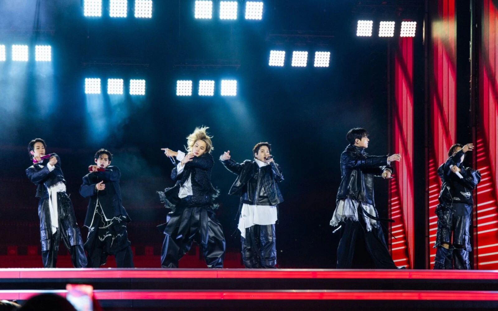 BTS draws over 100,000 fans to Seoul comeback concert