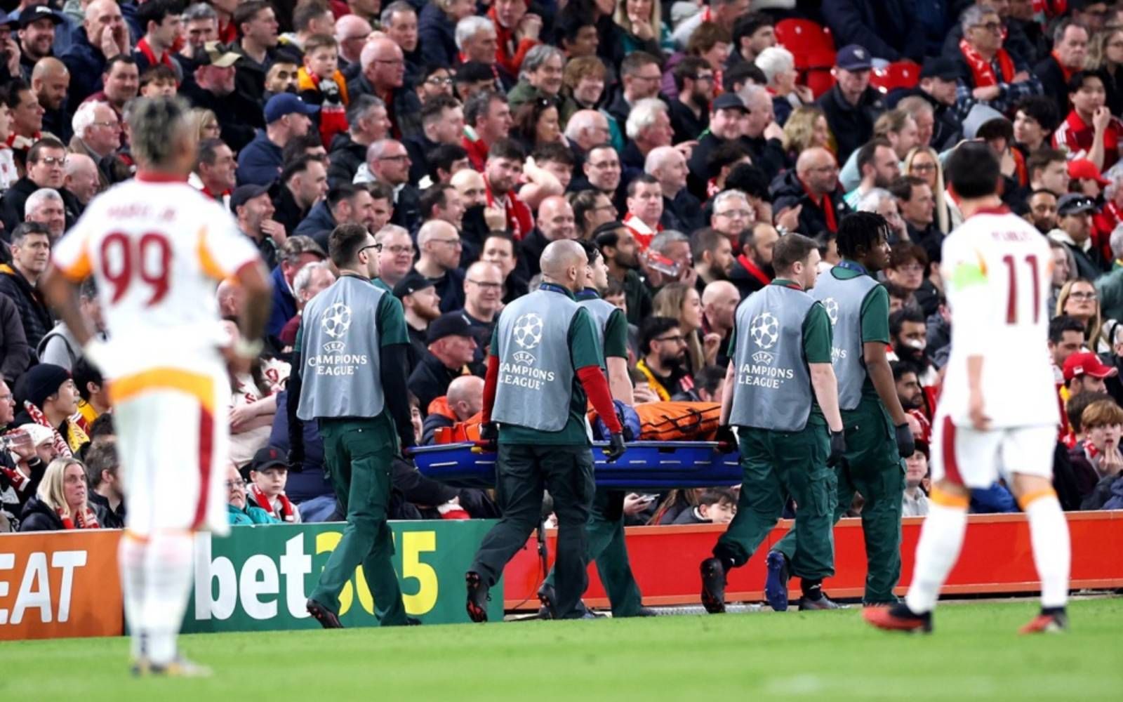 Galatasaray midfielder Lang to undergo surgery after freak thumb injury