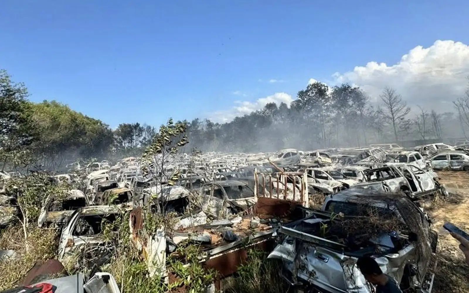 700 kereta terpakai musnah dalam kebakaran di Tuaran