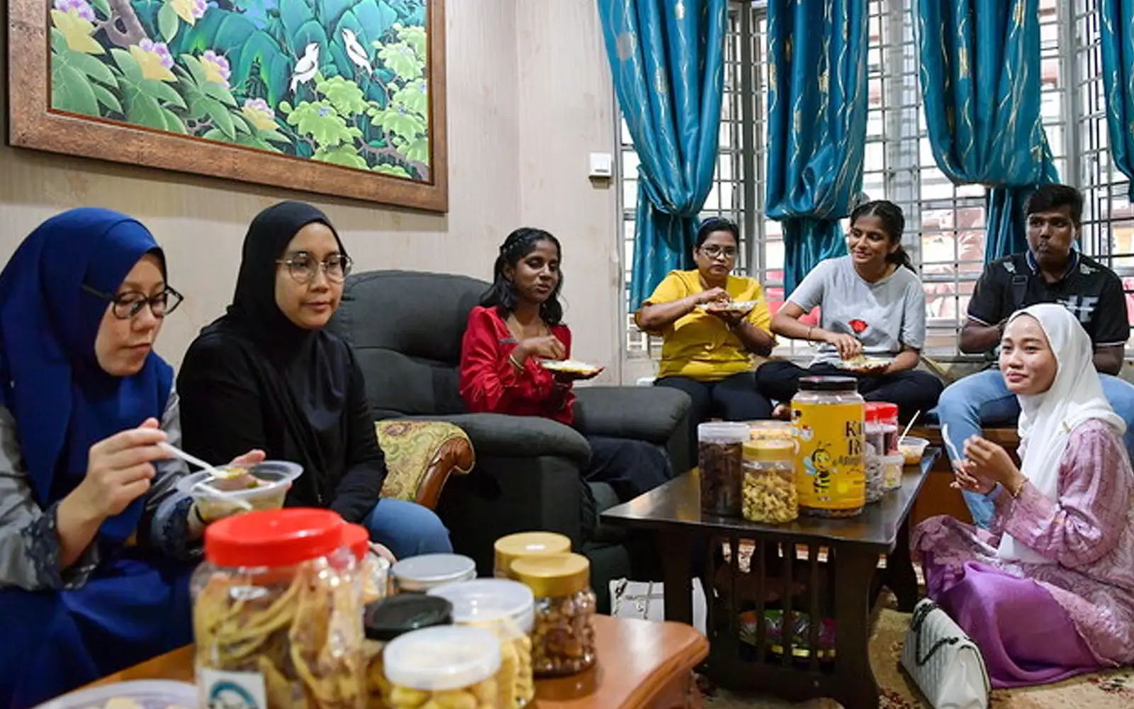 Ministers urge unity, moderation during Aidilfitri