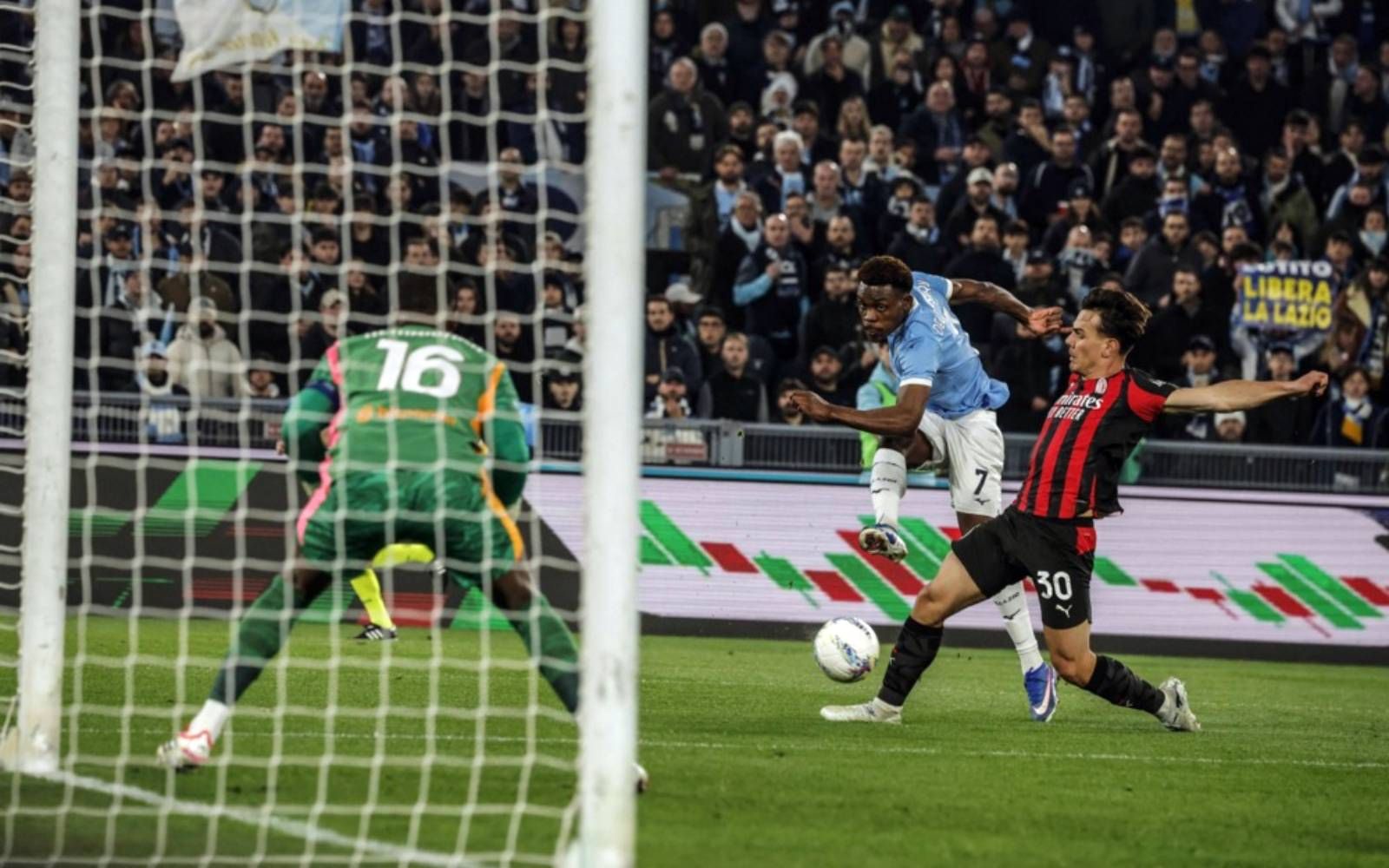 Milan lose ground on Inter after 1-0 defeat at Lazio