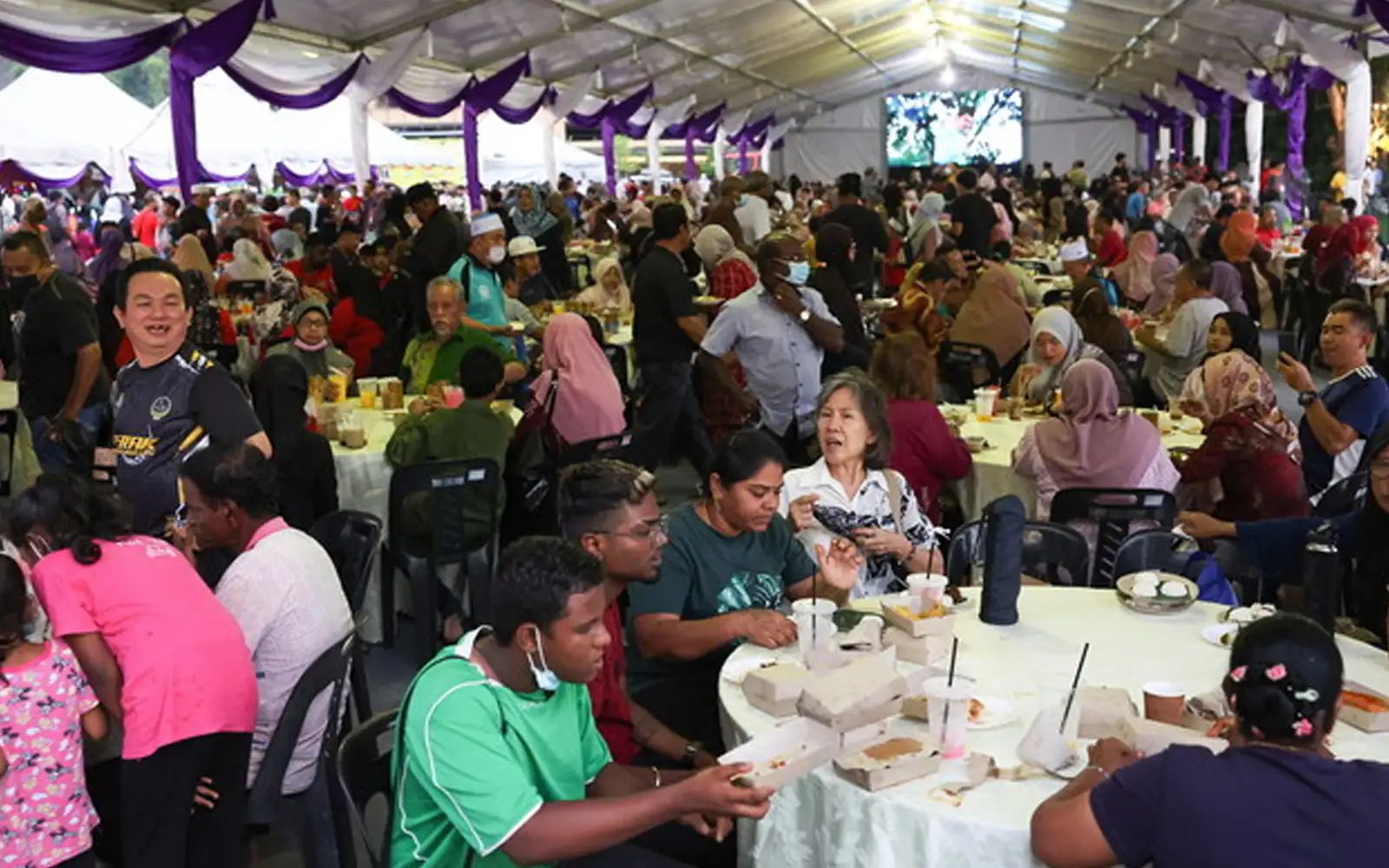 Sambut raya tapi rumah tak terbuka