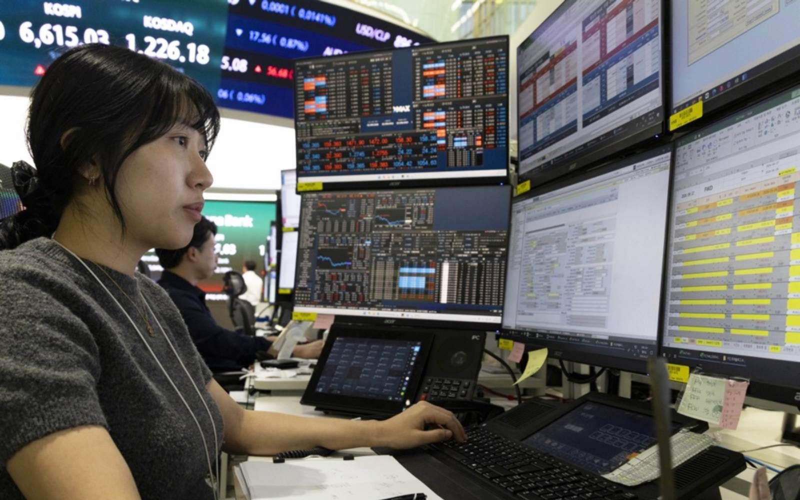 Stocks retreat on Iran, AI concerns as Fed meeting looms