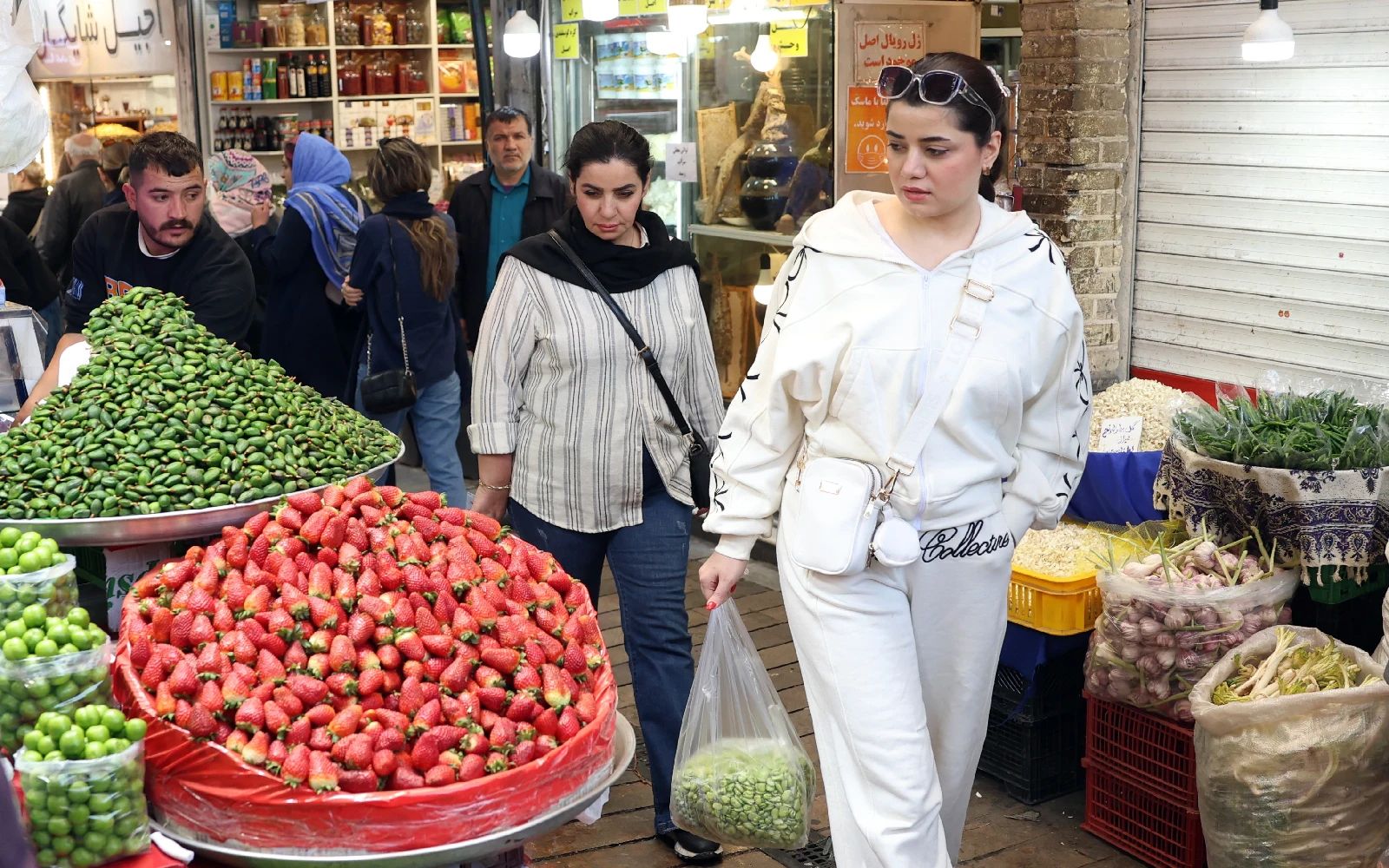 Iranians shop at a street market in northern Tehran, Iran, 16 April 2026. After failed negotiations in Islamabad, US President Trump directed the US Navy to implement a blockade of Iranian ports in the Strait of Hormuz to halt Iran's maritime trade. EPA