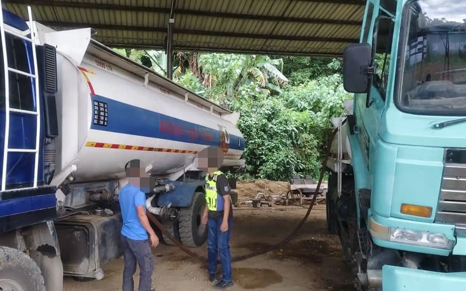 Marine cops seize diesel worth over RM1mil in Tawau (Sabah marine police pic) 11426