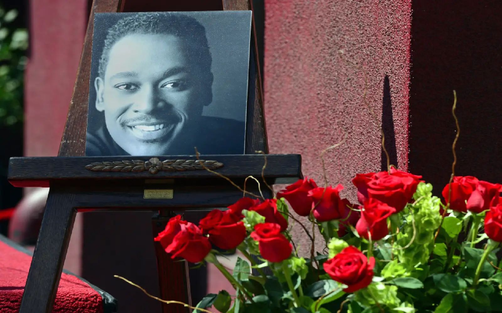 A portrait of late US singer Luther Vandross is displayed next to a bouquet of roses sent by US singer Aretha Franklin during a ceremony honoring Vandross posthumously with a star on the Hollywood Walk of Fame in Hollywood, California, USA, 03 June 2014. This is the 2,526th star on the Hollywood Walk of Fame. EPA/MICHAEL NELSON