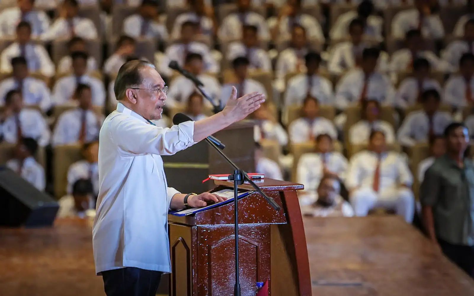 Anwar slams critics for bringing up past pledge to reduce fuel price