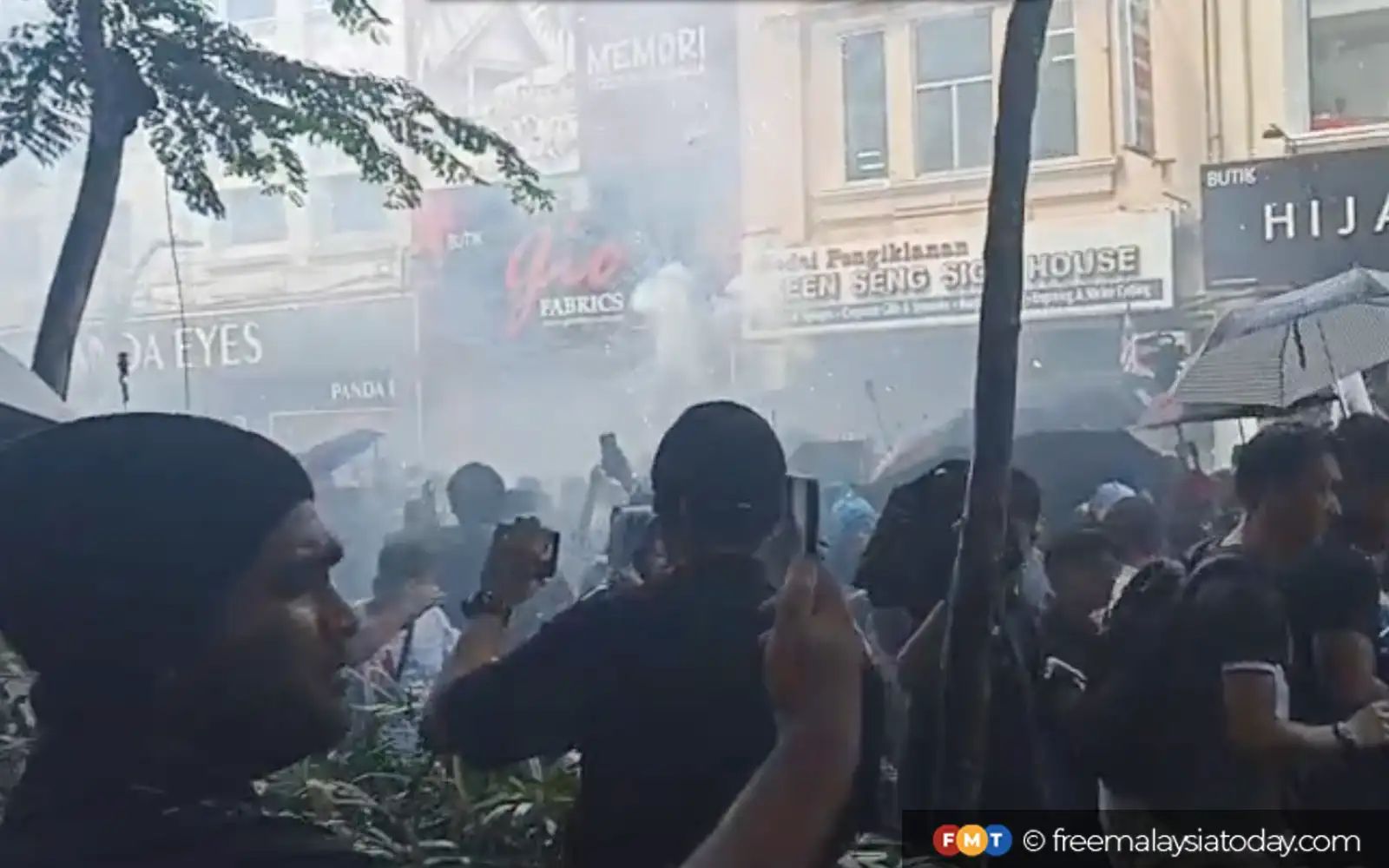 Cops probe firecracker incident at anti‑Azam rally