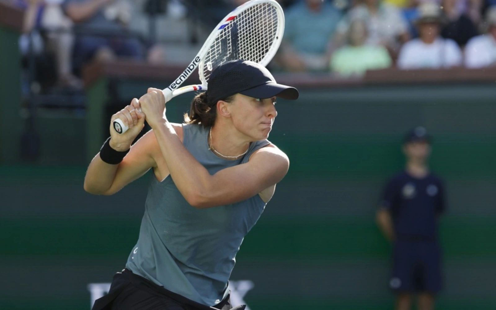 Swiatek returns with dominant win on Stuttgart clay