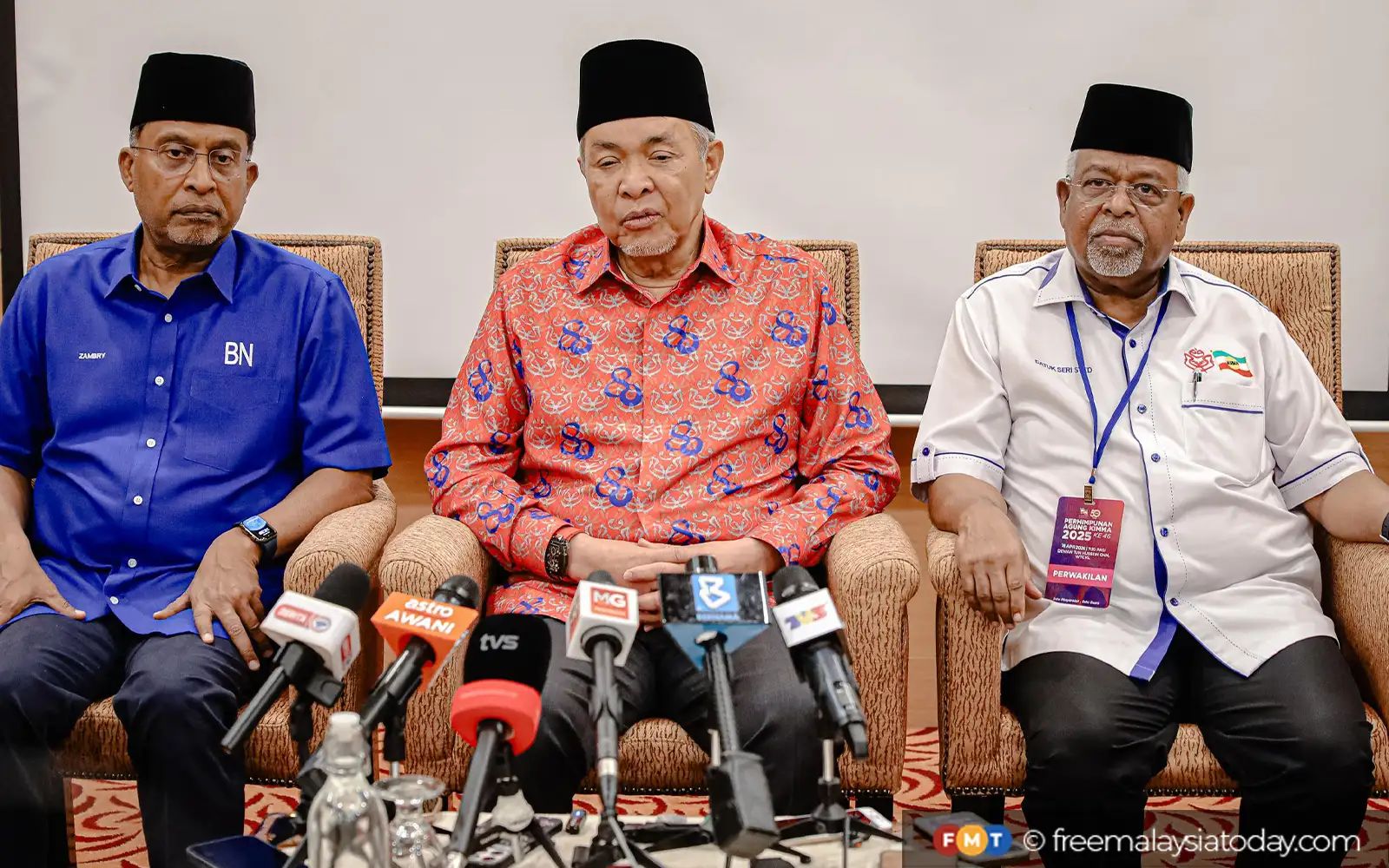 Zahid Hamidi , Zambry Abdul Kadir (kiri) dan Presiden Kimma Syed Ibrahim Kader