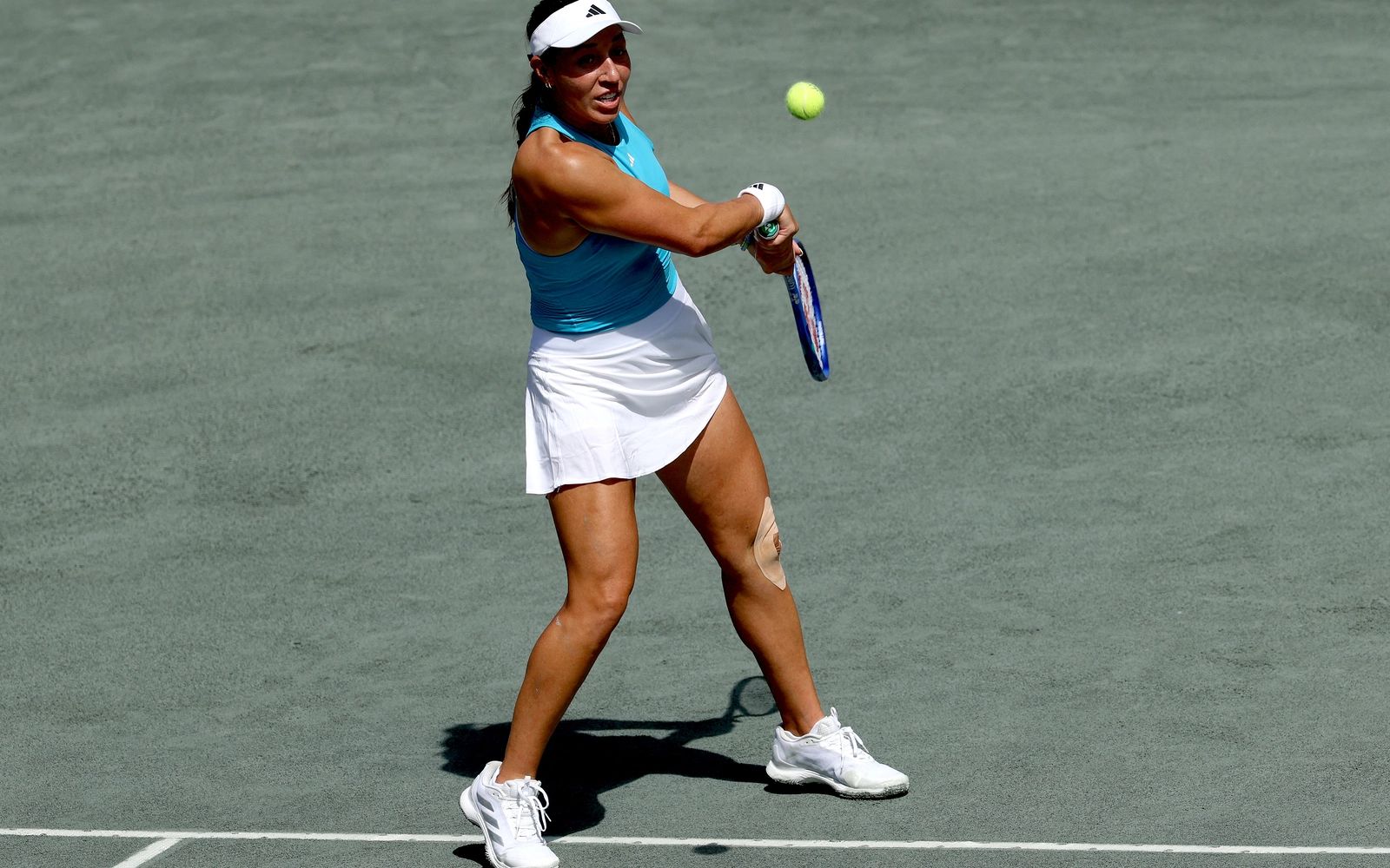 Pegula reaches WTA Charleston semis with latest three-setter