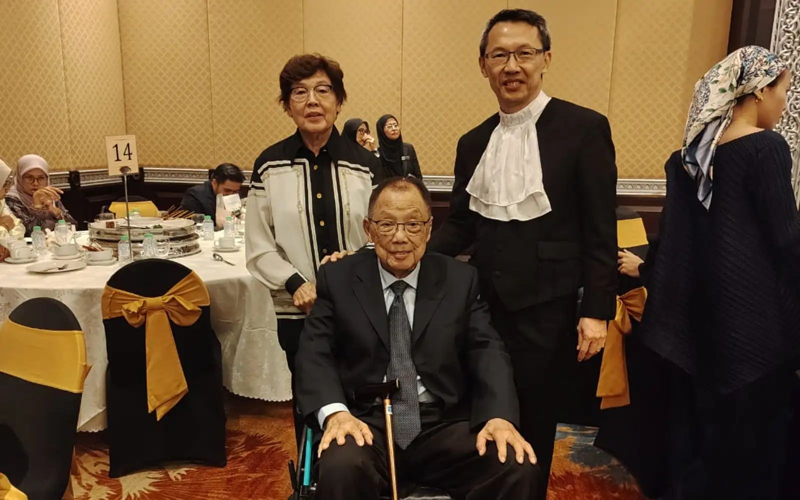Gan Kim Sing congratulating his son Gan Teechiong