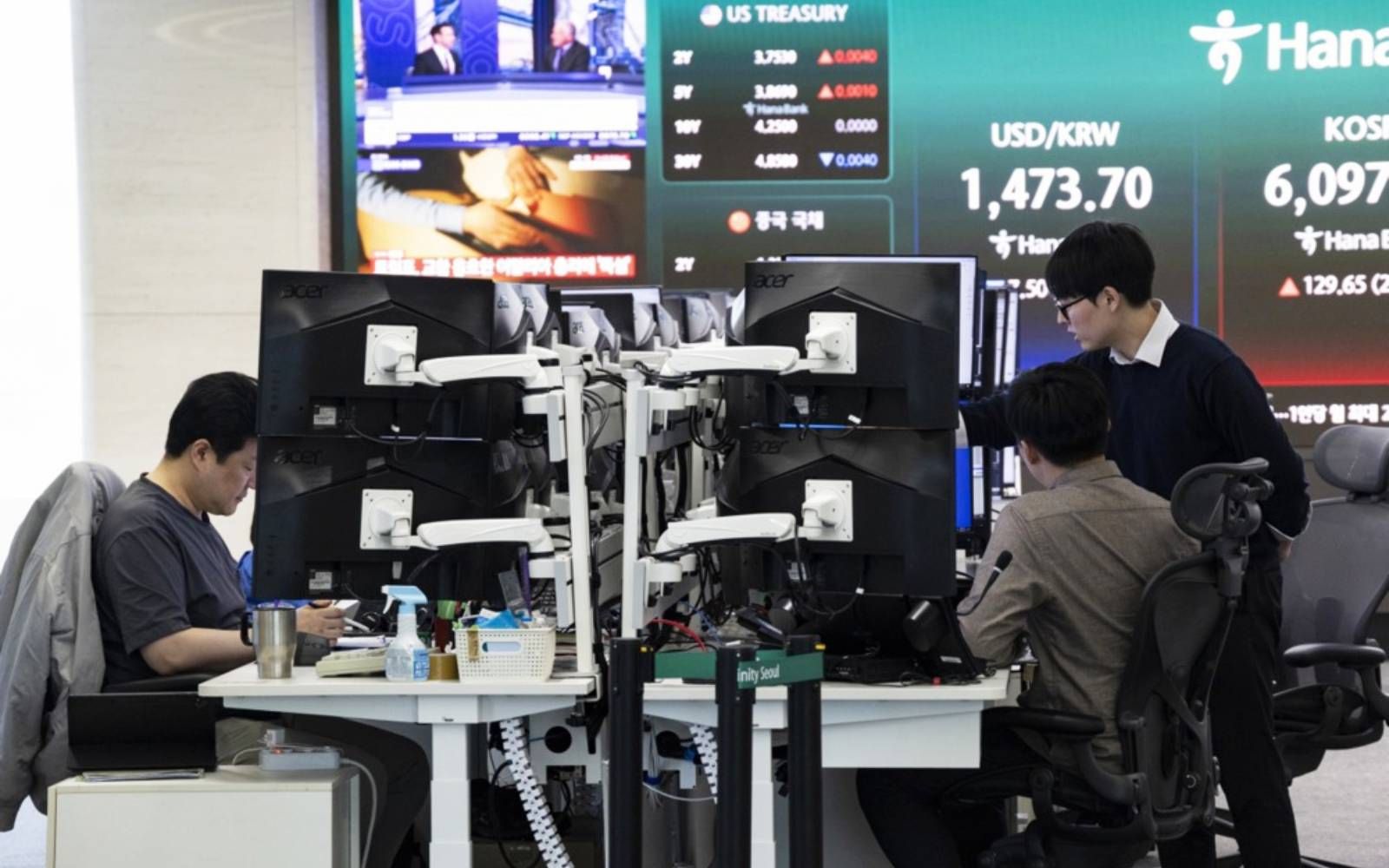 Stocks rise on Iran peace talk hopes as Warsh hearing looms