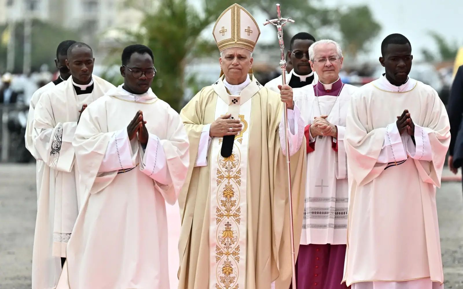 Pope Leo XIV calls for ‘hope’ before 100,000 faithful in Angola