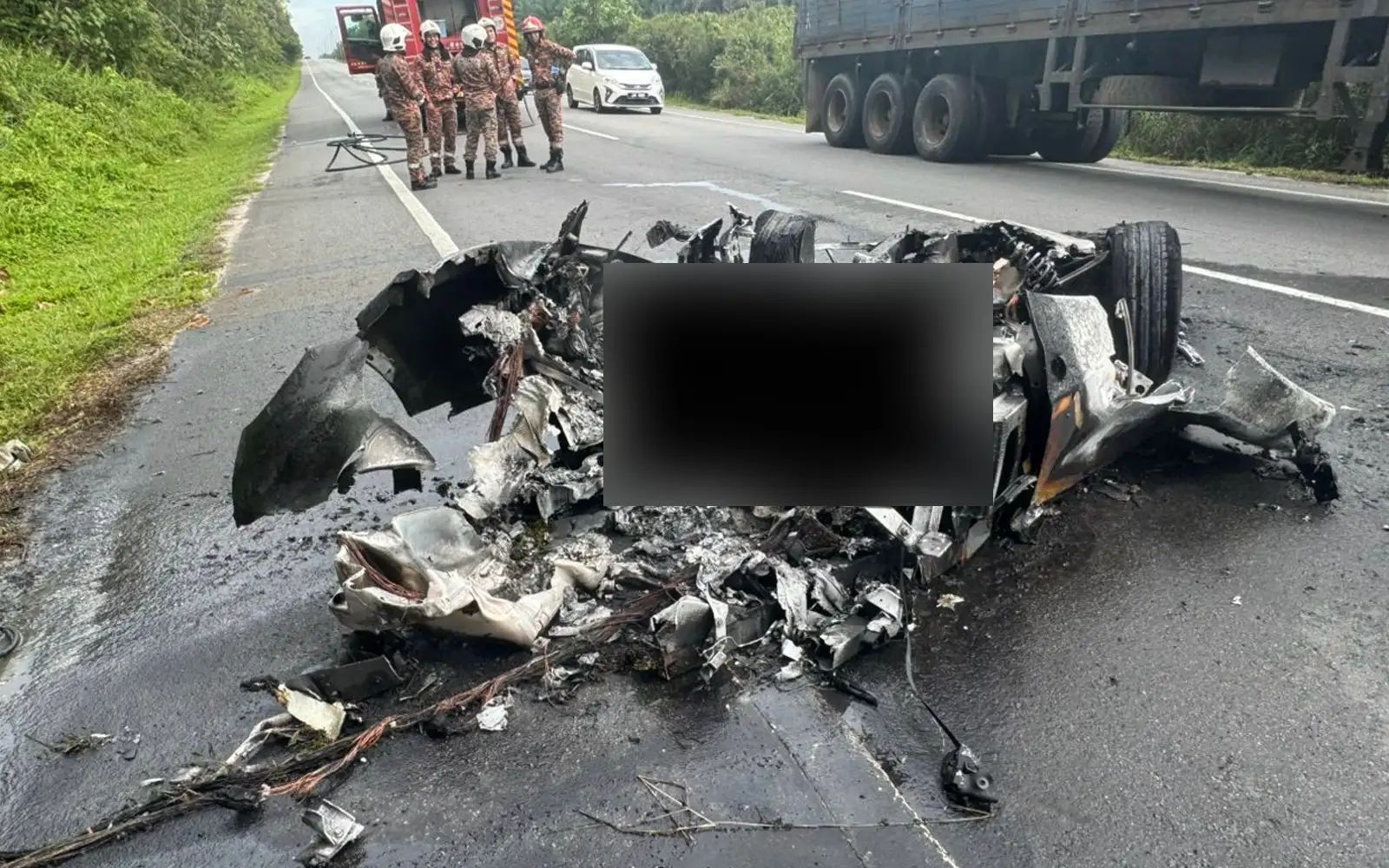 Singaporean couple killed after Ferrari crashes and catches fire JBPM pic 9526
