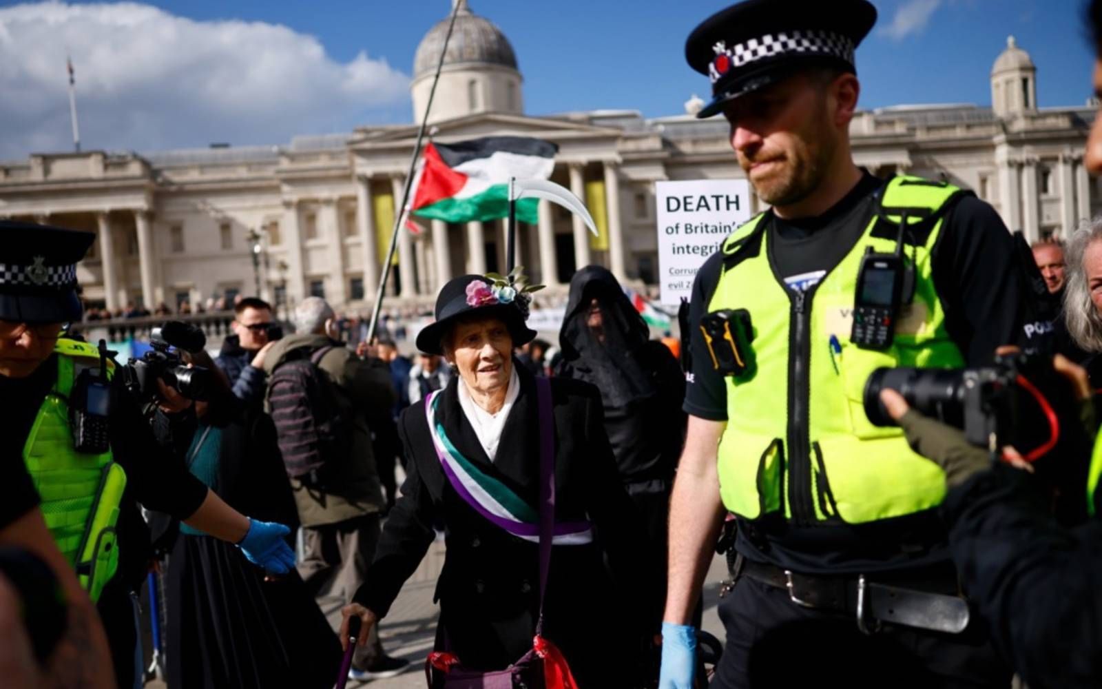 Uh protest Palestine police