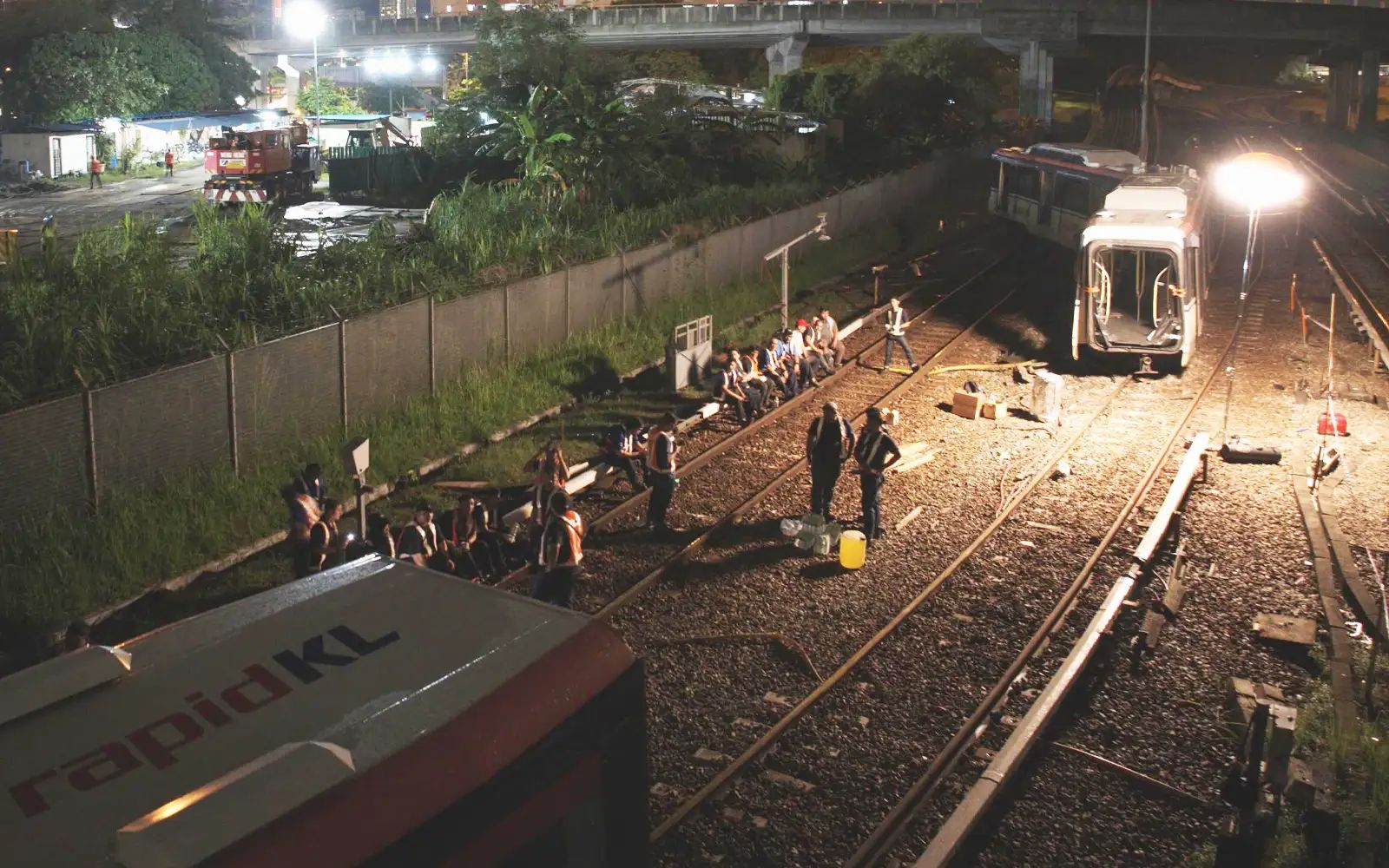 4 gerabak LRT 