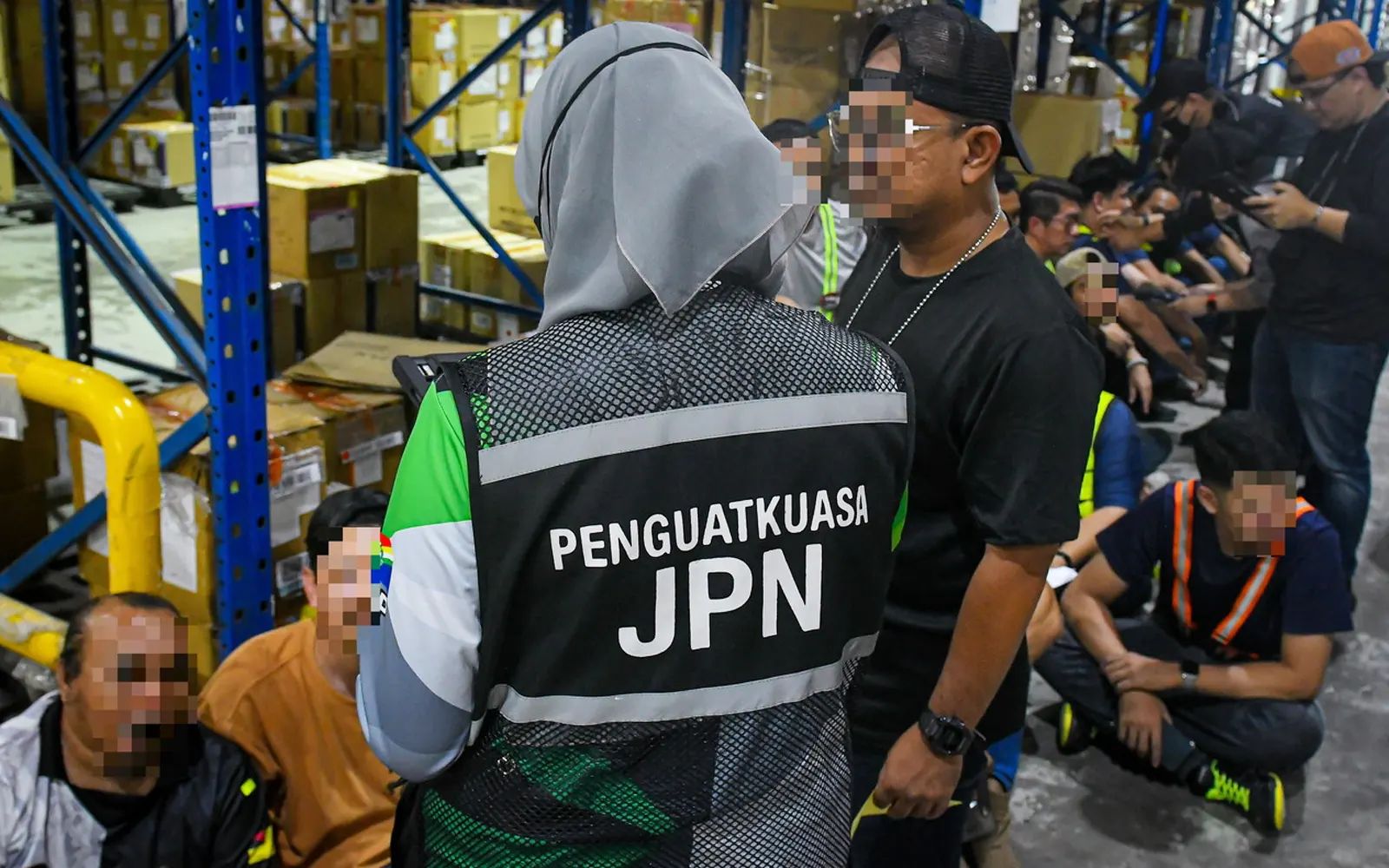 26 Indonesians held for using fake MyKads in Glenmarie raid