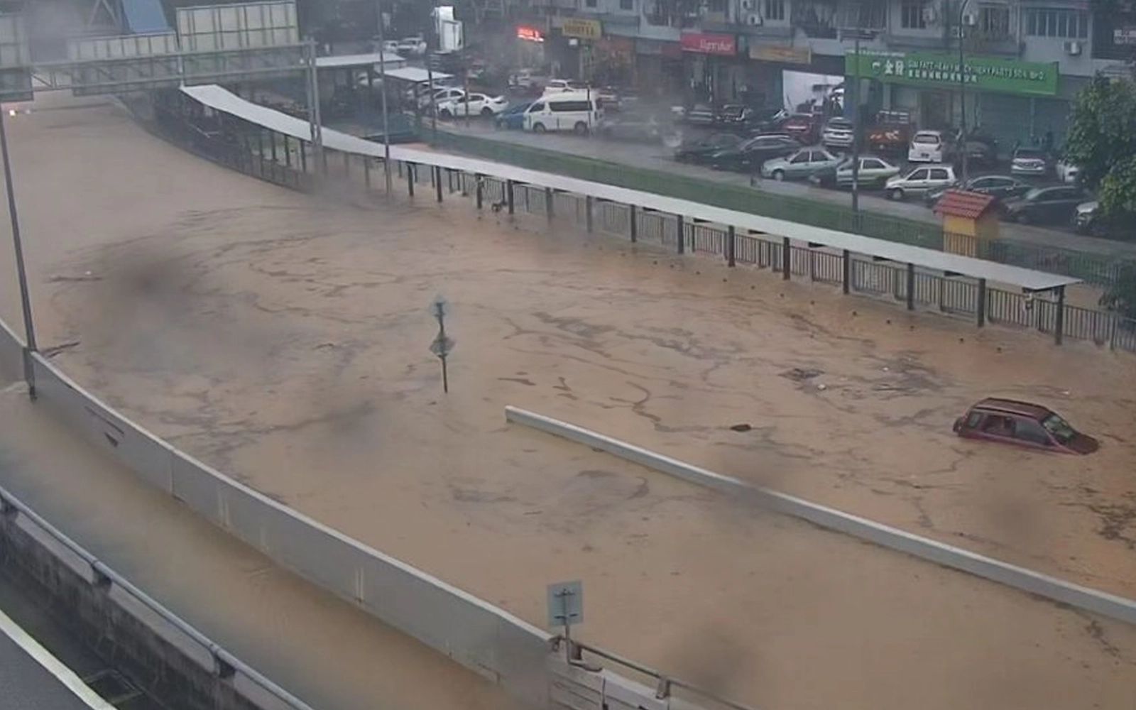 Lebuhraya pantai baru banjir