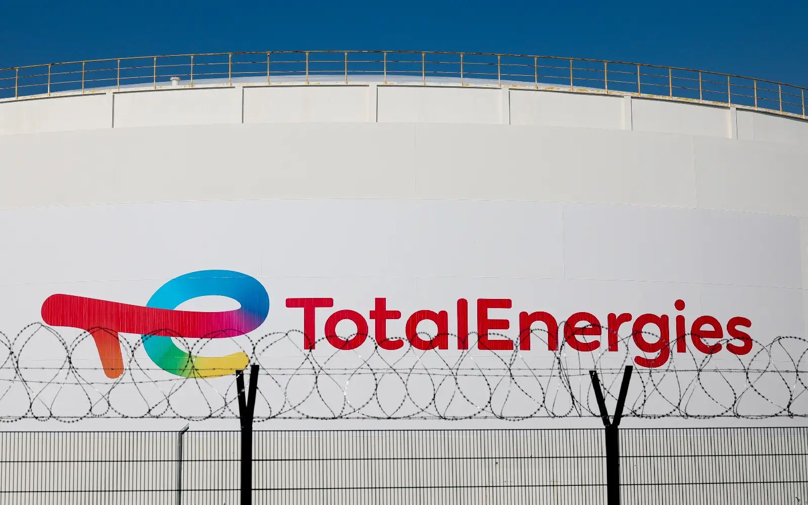 TotalEnergies petroleum storage tank at Leuna chemical refinery near Spergau, Saxony-Anhalt, Germany, 19 March 2026. Due to the escalating conflict in the Middle East, the international oil benchmark Brent Crude surged past 100 US dollars per barrel. EPA/FILIP SINGER