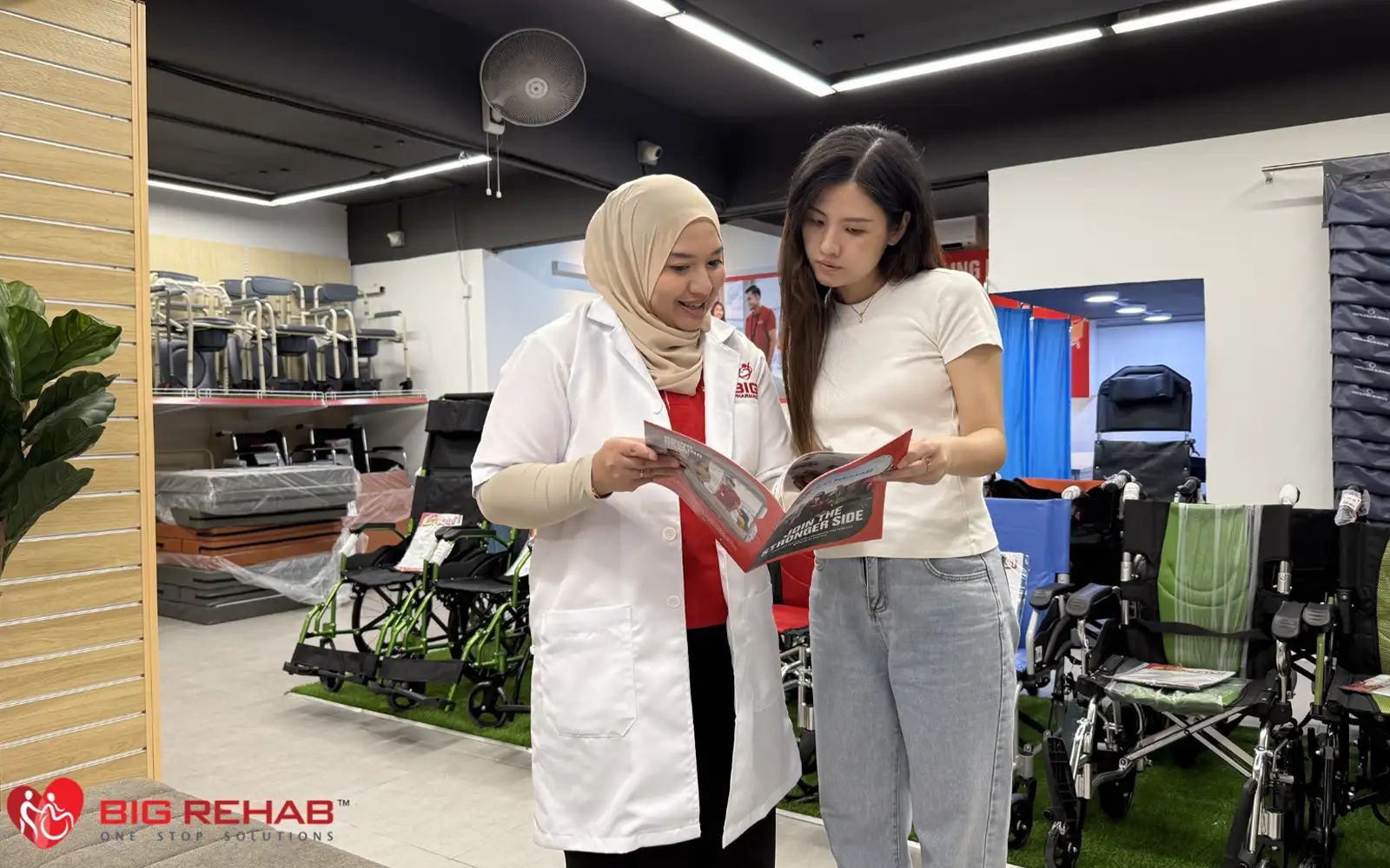 Community pharmacists are healthcare professionals 25526