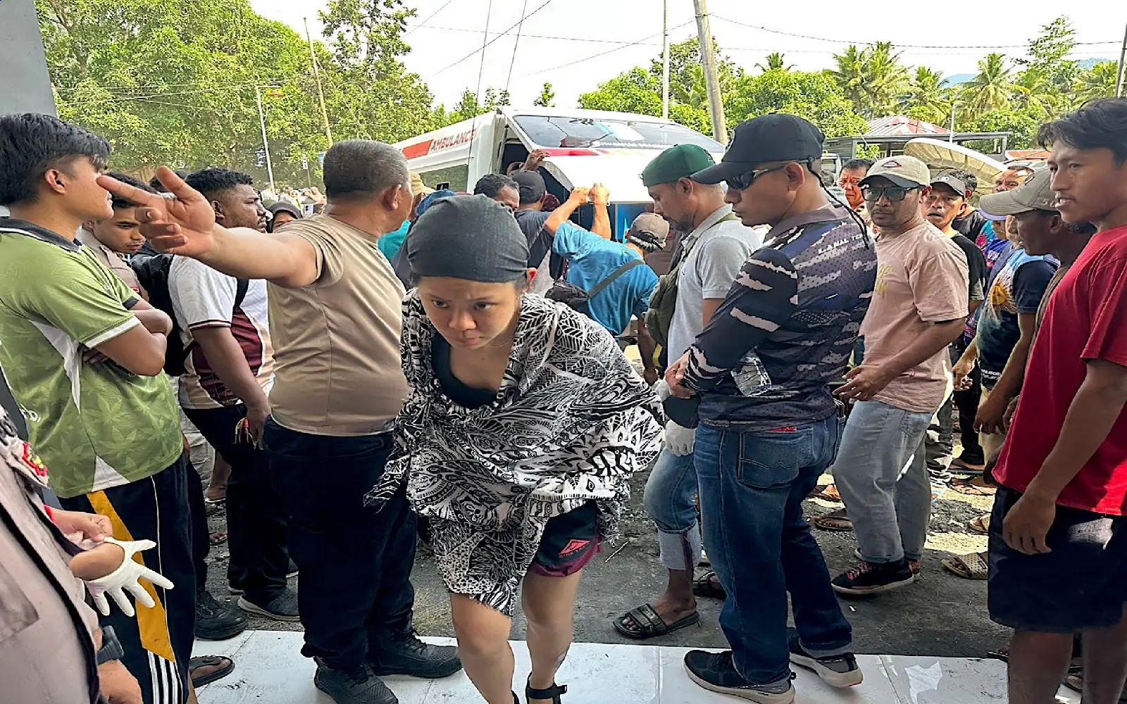 A handout photo made available by the Indonesian National Search and Rescue Agency (BASARNAS) shows rescuers assisting hikers as they are evacuated following the eruption of Mouth Dukono in North Halmahera, Indonesia, 08 May 2026. According to the police, at least three hikers killed and scores others missing following the eruption. EPA/BASARNAS / HANDOUT HANDOUT EDITORIAL USE ONLY/NO SALES