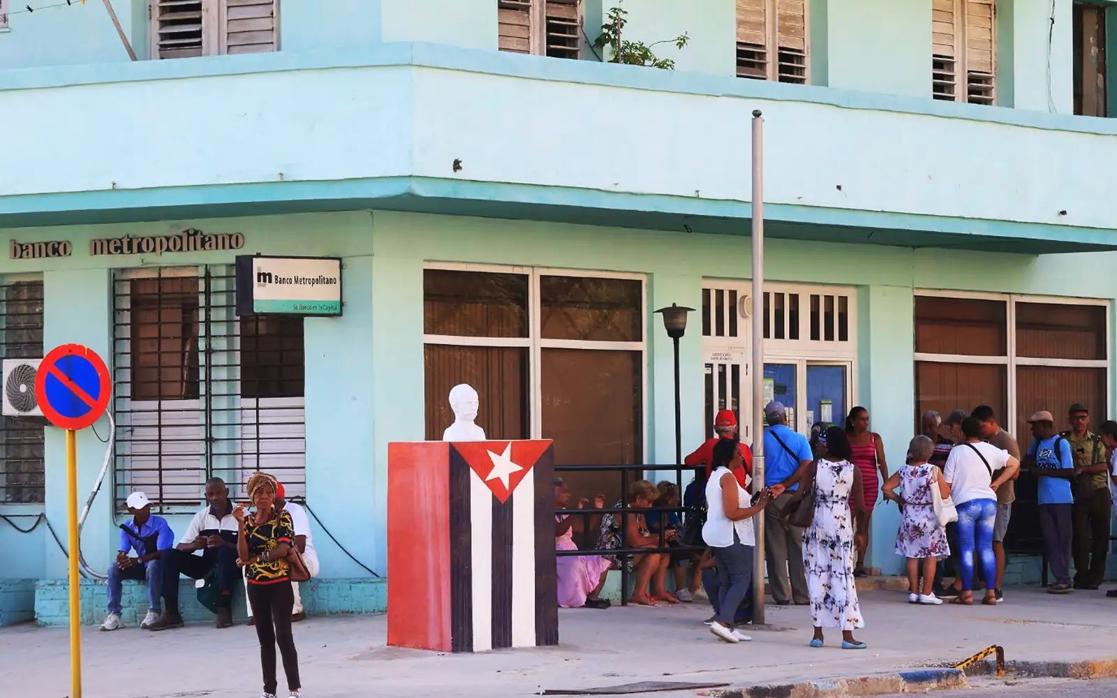 Bank in Havana, Cuba EPA Images pic 15526