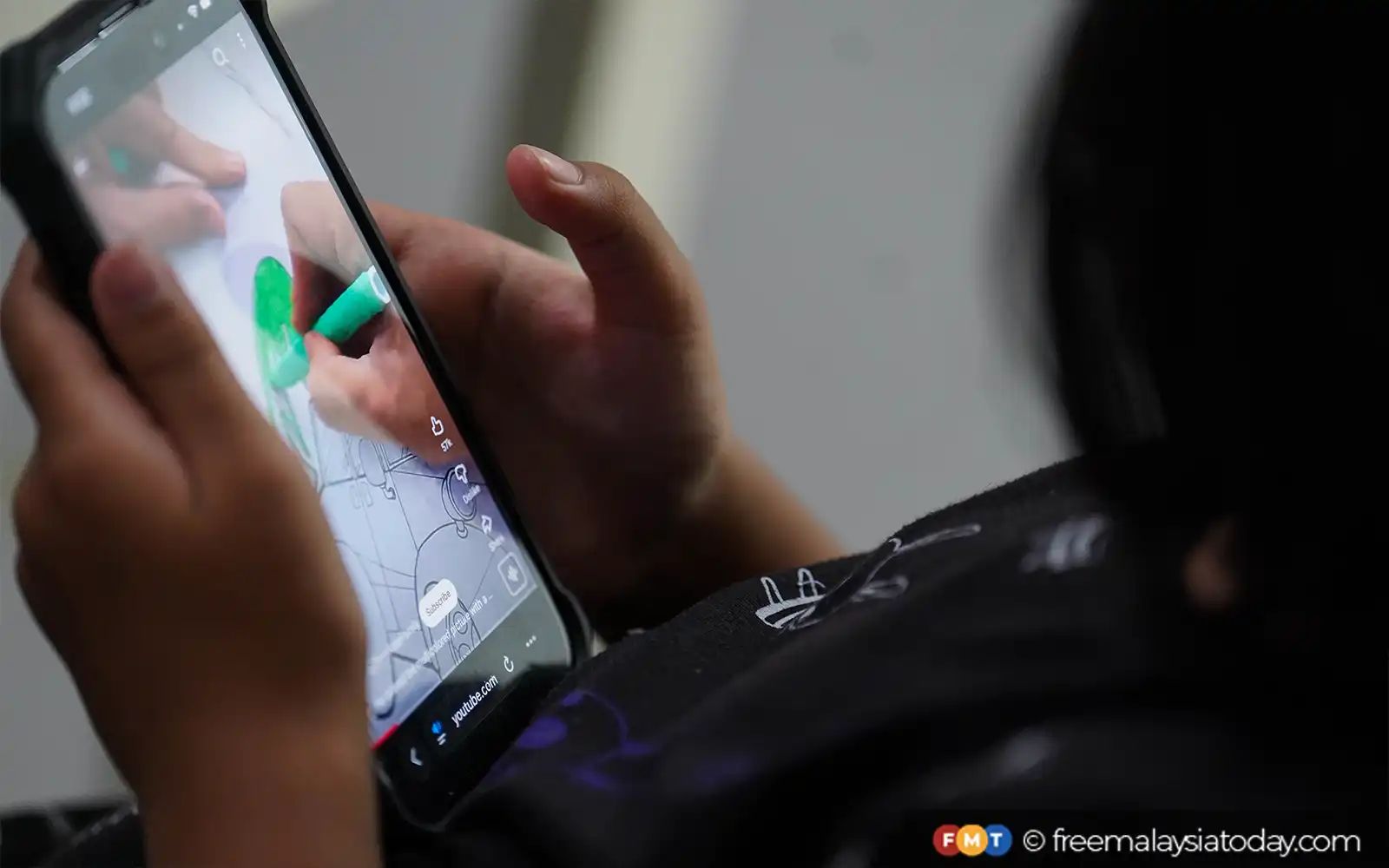 Child underage Playing Handphone
