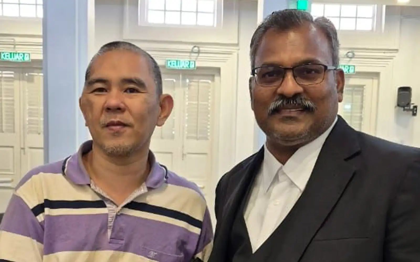 Soon Yong Aun with his lawyer, Y Anbananthan, at the High Court in George Town today. (Y Anbananthan pic) 7526