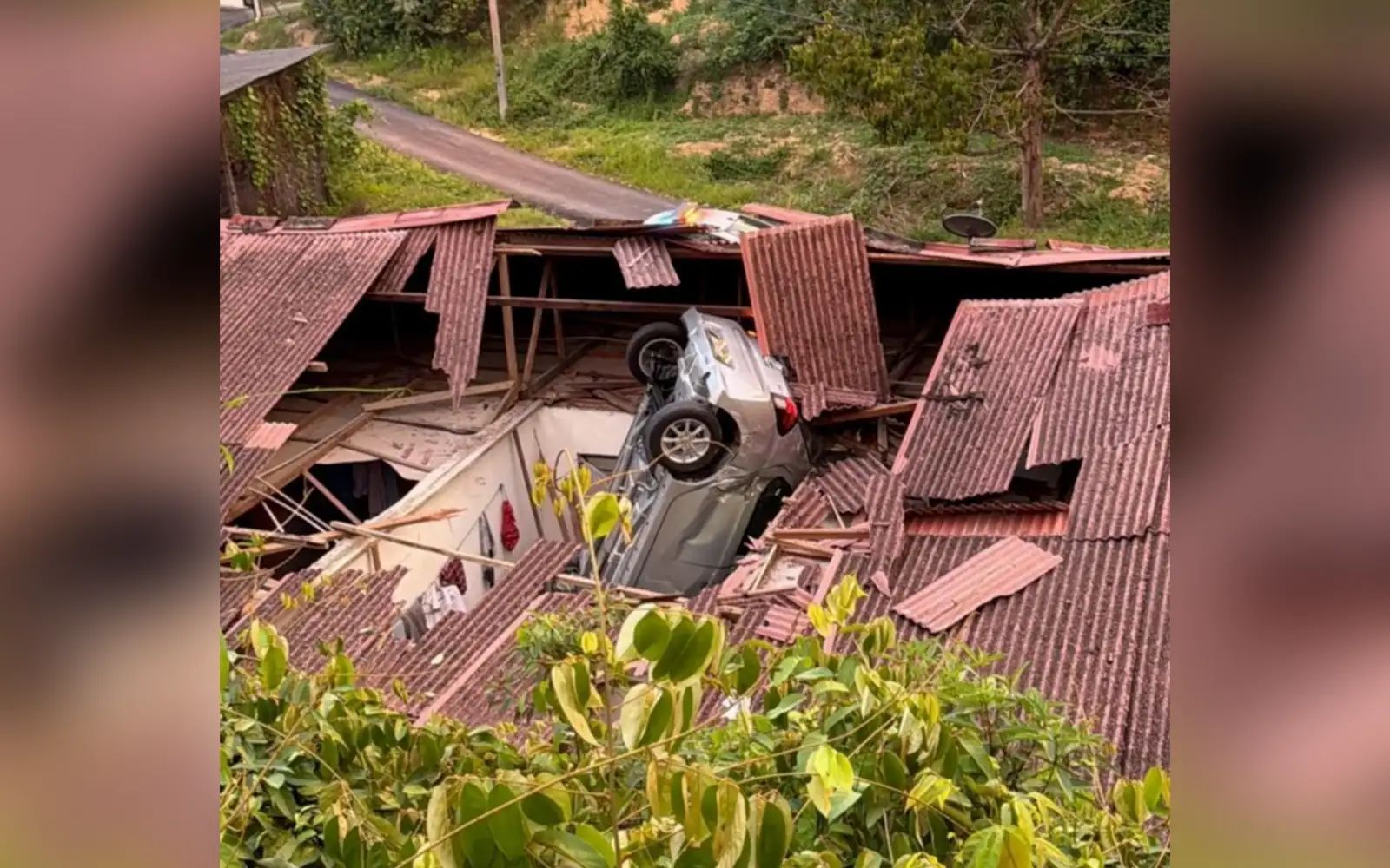 2 hurt as car crashes on roof of house