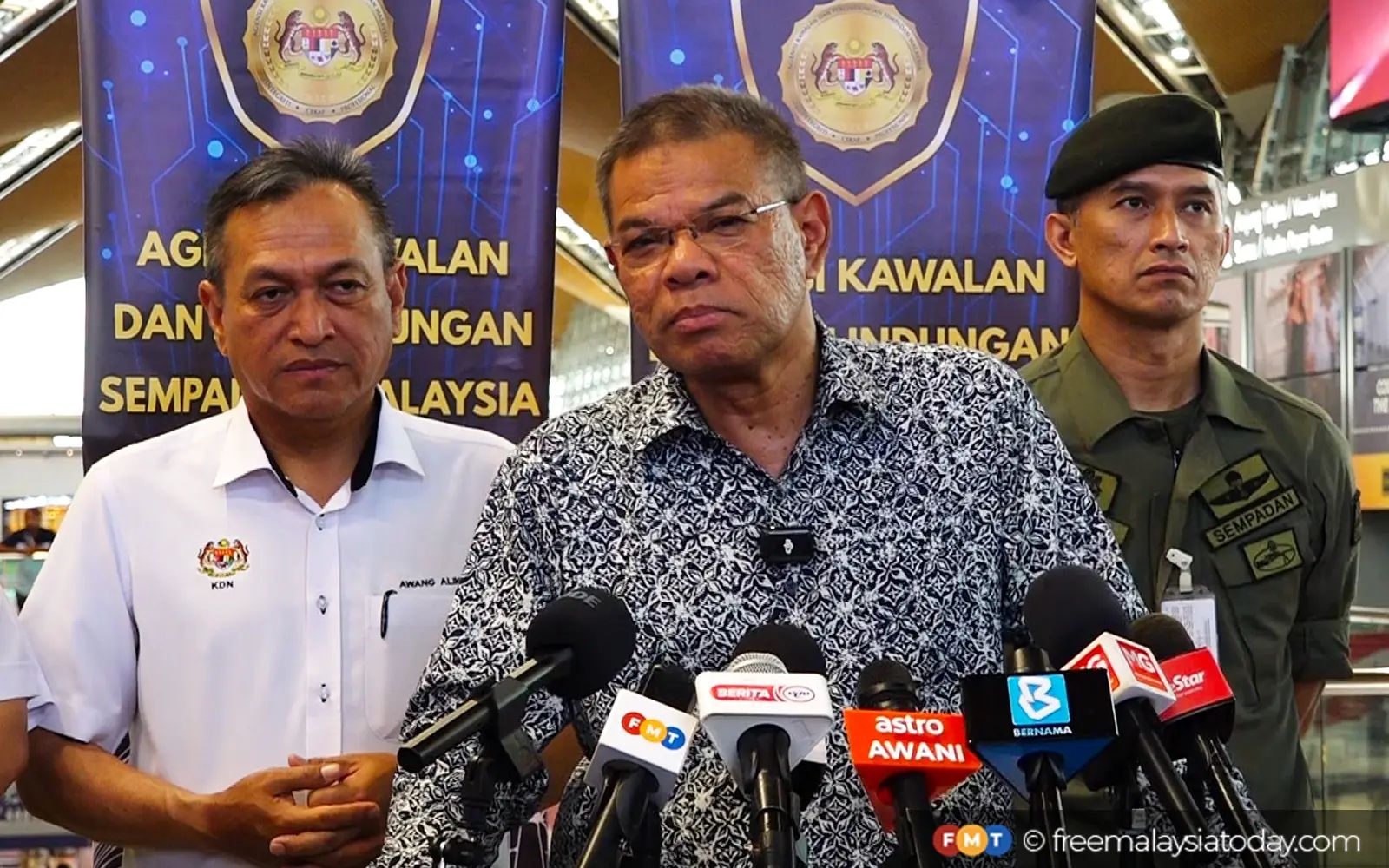 Menteri Dalam Negeri Saifuddin Nasution