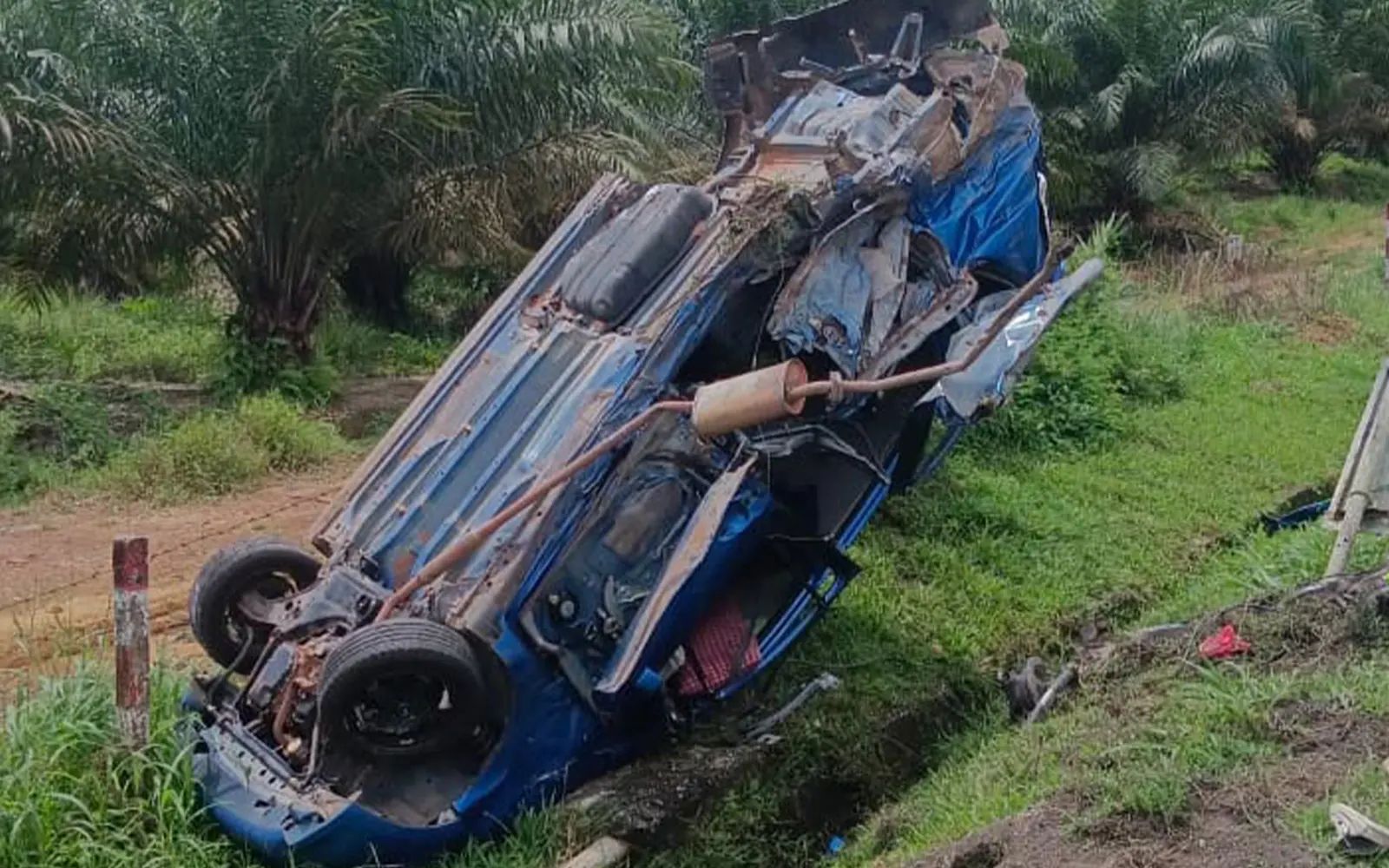 2 kereta dipandu melulu punca 4 maut nahas di Simpang Renggam