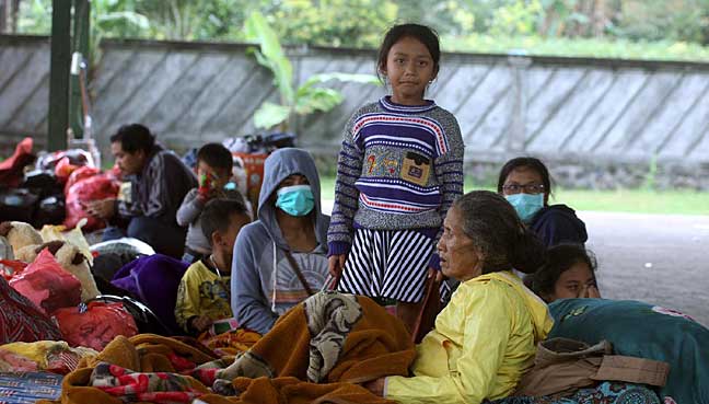 Food aid, face masks dispatched to Bali as 57,000 flee volcano