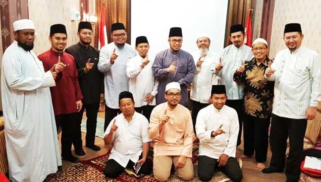 Isyarat tangan ‘ala-IS’ oleh mufti Perlis timbul persoalan