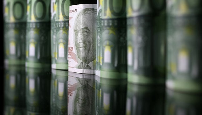 Euro jumps on EU migration deal, yuan falls again on trade worries