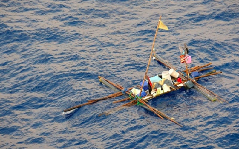 Huge marlin sinks Filipino fishing boat with five men
