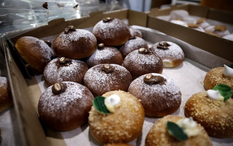 ‘Miracle’ doughnuts emerge as Israel celebrates Hanukkah