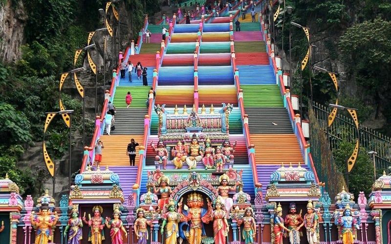 Pegawai kuil Batu Caves bergelar ‘Tan Sri’ direman SPRM