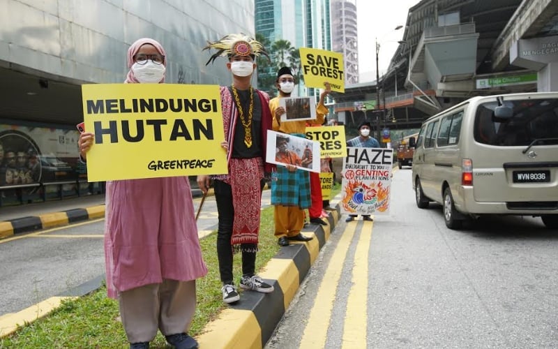 Greenpeace anjur protes, salahkan Genting punca jerebu di Kalimantan