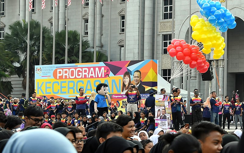 Balloons were filled with hydrogen, not helium, cops confirm