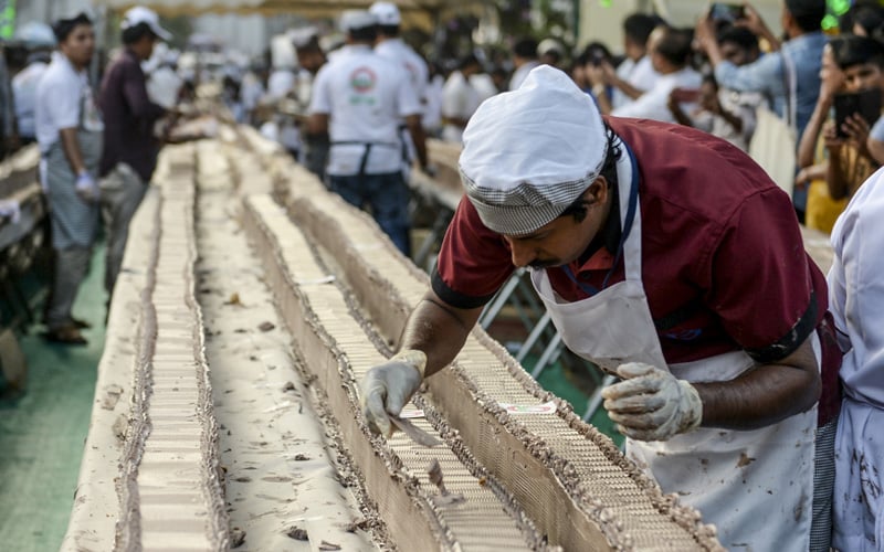 Indian bakers in Kerala create world’s ‘longest’ cake