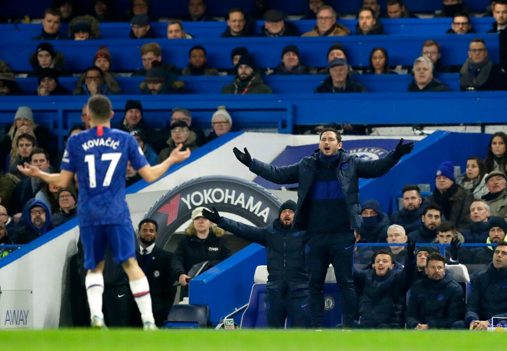 Frustrated Lampard calls for Chelsea to make signings