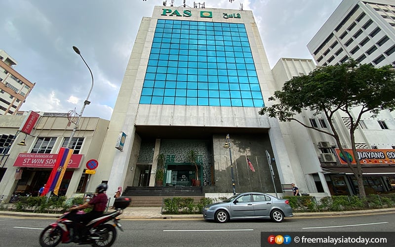 PAS prepares refreshments outside its HQ for Thaipusam