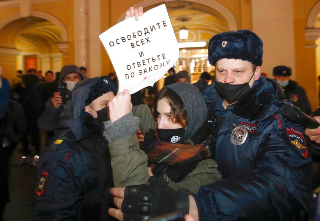 Moscow dismisses West’s calls to free Navalny, warns against protests