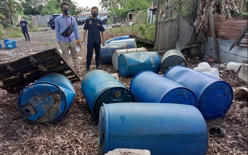 SPAN finds 19 barrels of waste near river in Kajang