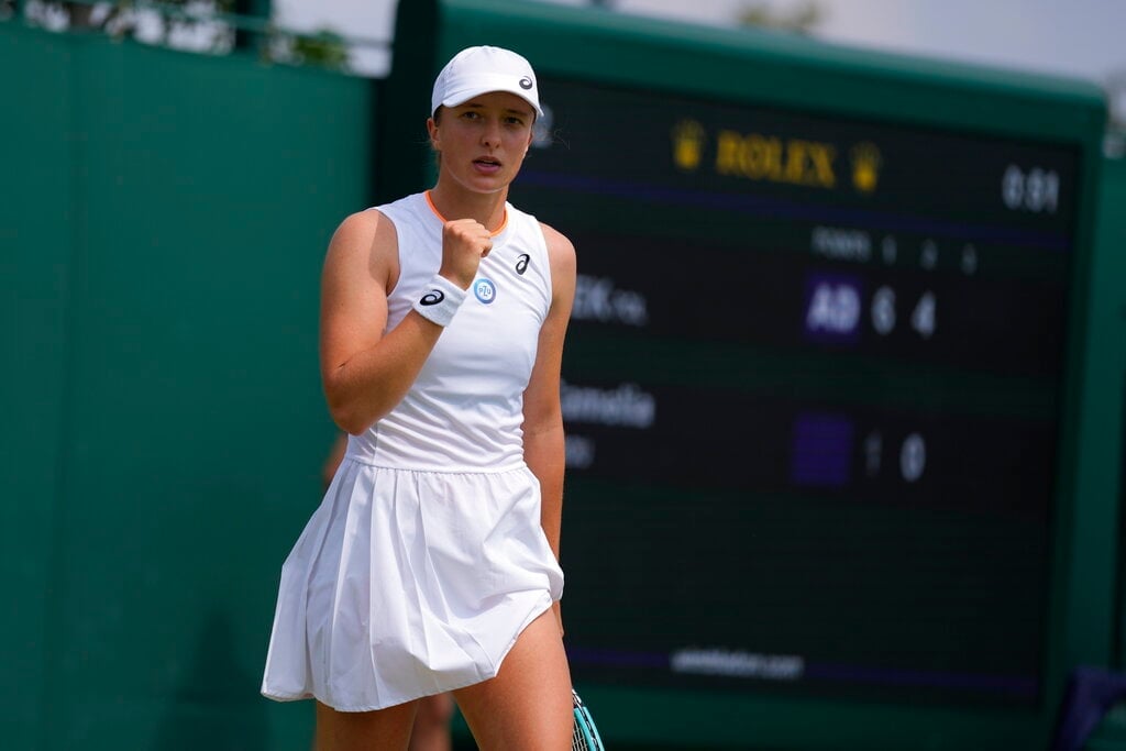 Swiatek ‘overwhelmed’ by seeing legend Serena back at Wimbledon