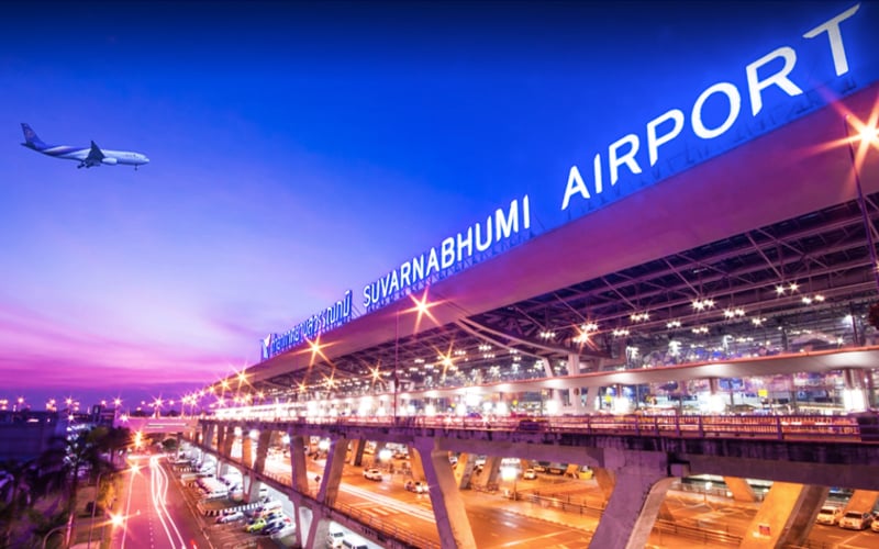 Kumpulan pertama rakyat Thai selamat tiba dari Ukraine