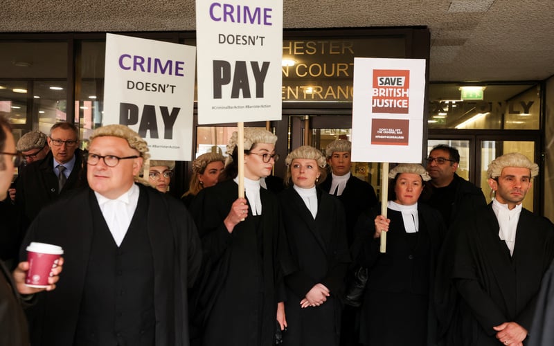 Criminal lawyers in England and Wales stage pay strike