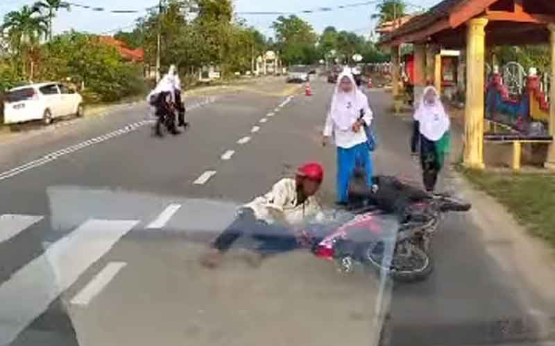 Pelajar dikecam tidak bantu bapa sebenarnya remaja lembam