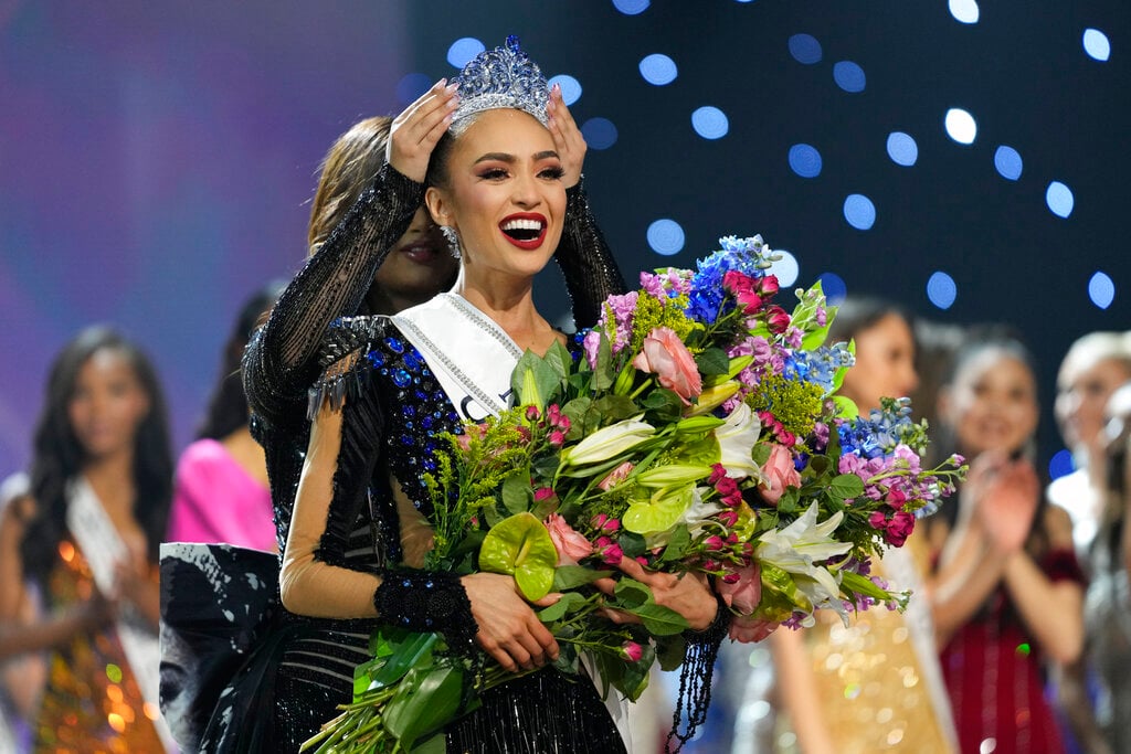 Miss USA R’Bonney Gabriel crowned Miss Universe